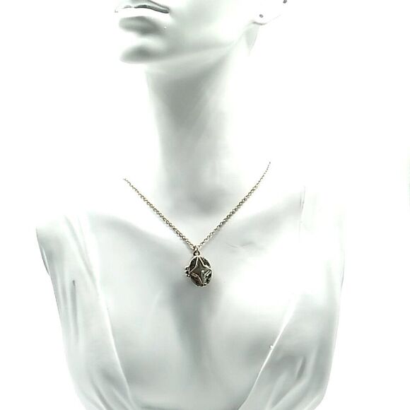 Oval Silver-tone Locket Pendant Necklace 16-17" Lightweight - Picture 1 of 13